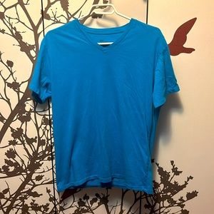GAP Men’s Size Medium Blue Plain V-Neck T-Shrit 20$